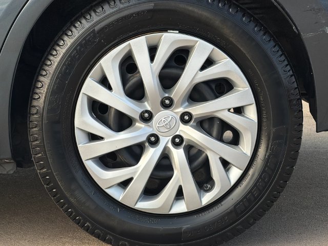 Used 2017 Toyota Corolla LE FWD image 29