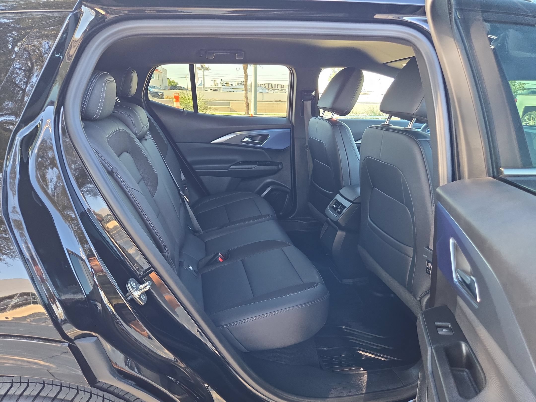 Certified 2024 Chevrolet Equinox EV LT FWD image 23
