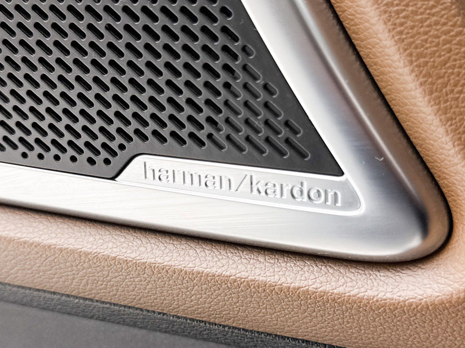 Used 2022 Kia Telluride SX w/ SX Prestige Package image 8