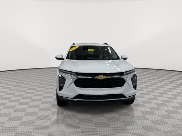 Certified 2025 Chevrolet Trax LT w/ LT Convenience Package image 3