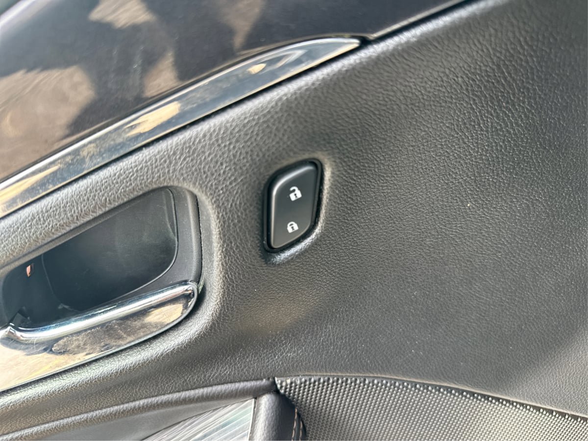 Used 2016 Chevrolet Impala LTZ FWD image 16