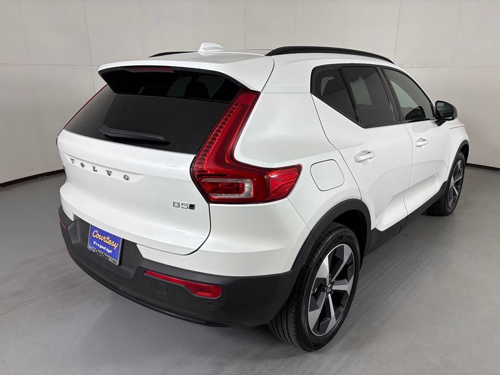 Used 2026 Volvo XC40 B5 Plus AWD/4WD image 8