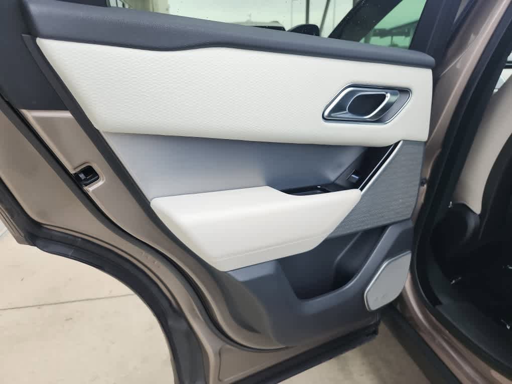 Used 2019 Land Rover Range Rover Velar R-Dynamic SE AWD/4WD image 14