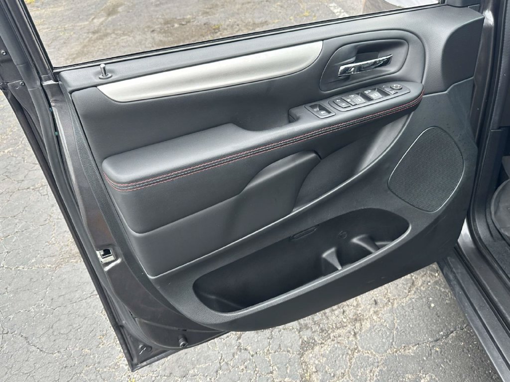 Used 2017 Dodge Grand Caravan GT FWD image 16