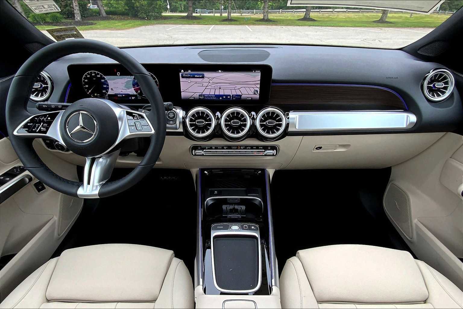 New 2025 Mercedes-Benz GLB 250 4MATIC image 5