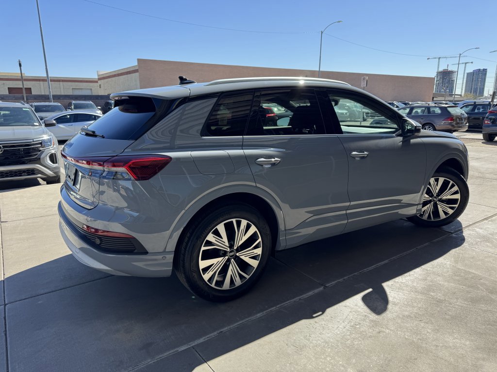 Used 2023 Audi Q4 e-tron Premium Plus w/ Premium Plus image 3