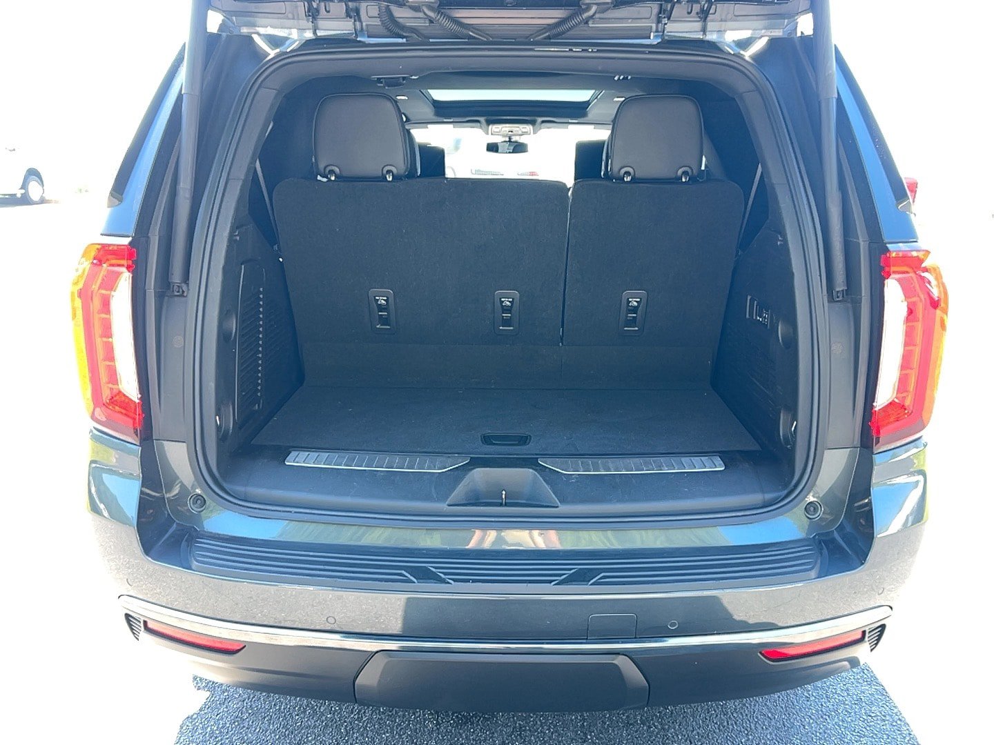 Used 2021 GMC Yukon AT4 w/ Rear Media and Nav Package AWD/4WD image 30