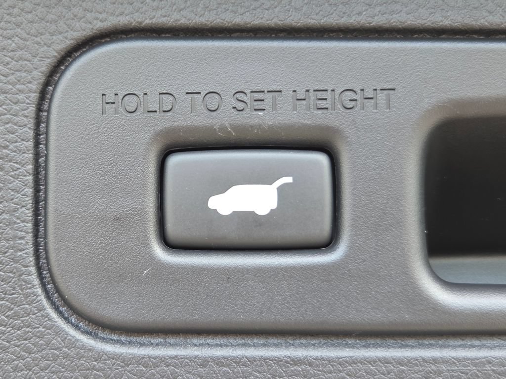 Certified 2025 Honda Pilot Touring image 30