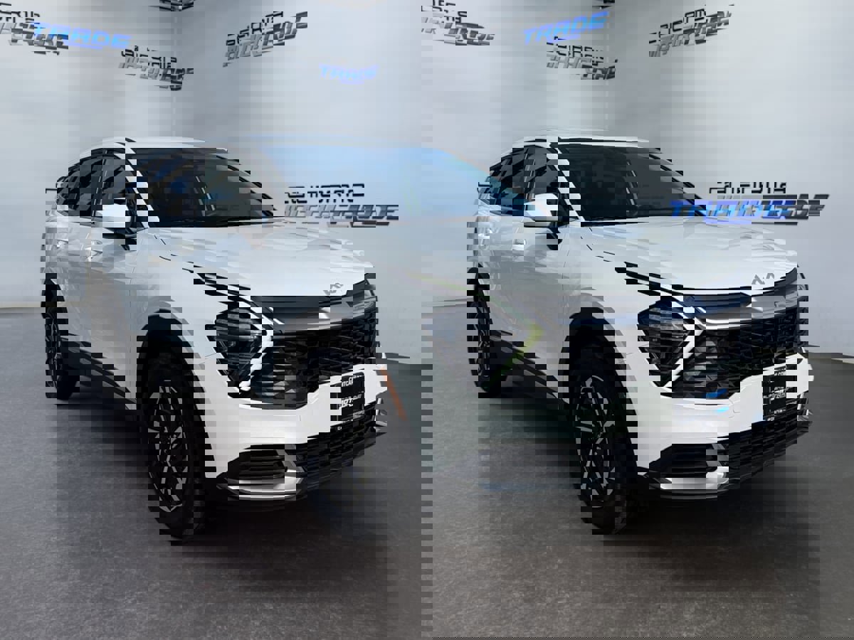 Used 2024 Kia Sportage LX image 3