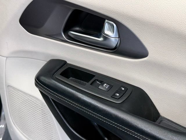 Used 2022 Chrysler Pacifica Touring-L FWD image 24