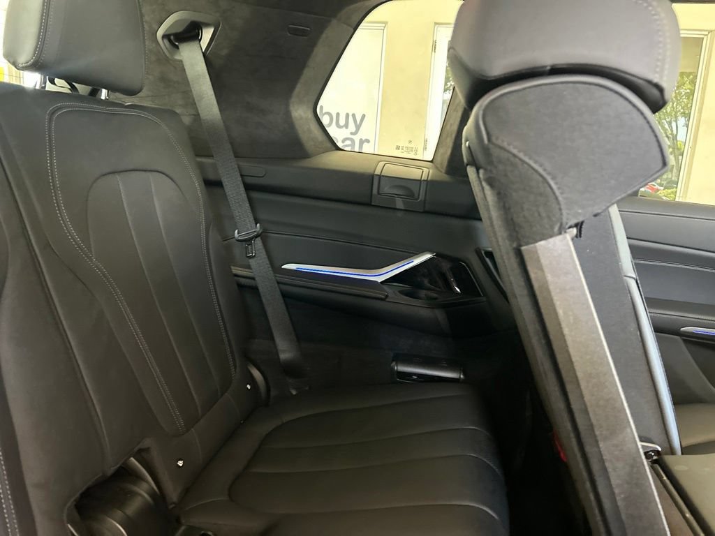 Used 2022 BMW X7 xDrive40i w/ M Sport Package AWD/4WD image 41