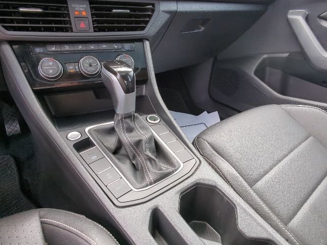 Used 2024 Volkswagen Jetta SE FWD image 18
