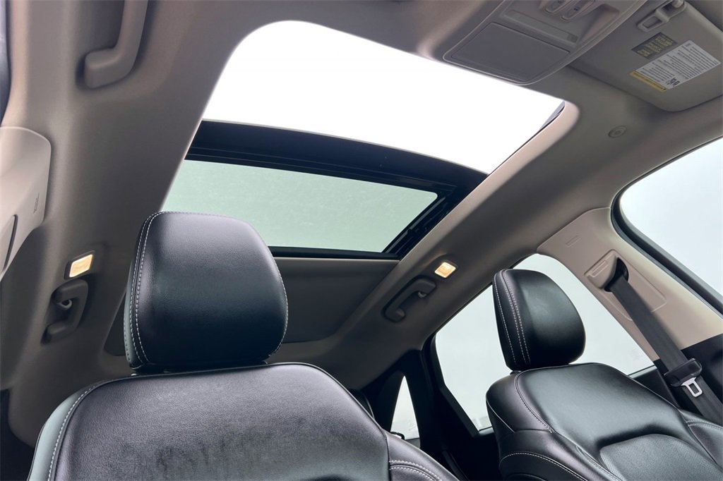 Used 2020 Ford Escape SE Sport image 19