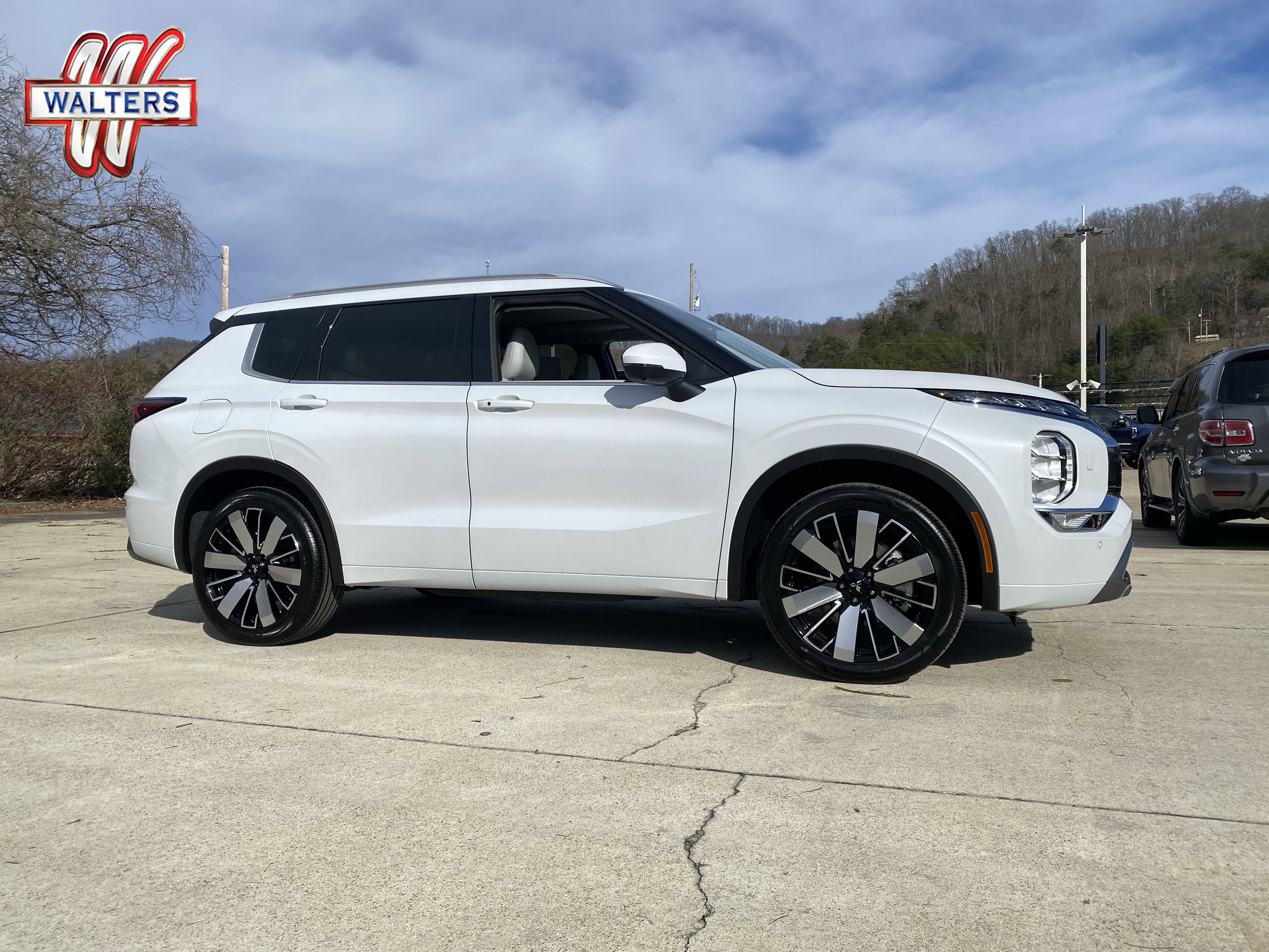 New 2026 Mitsubishi Outlander SEL image 1