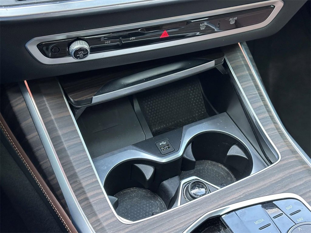 Used 2023 BMW X7 xDrive40i w/ Parking Assistance Package image 27