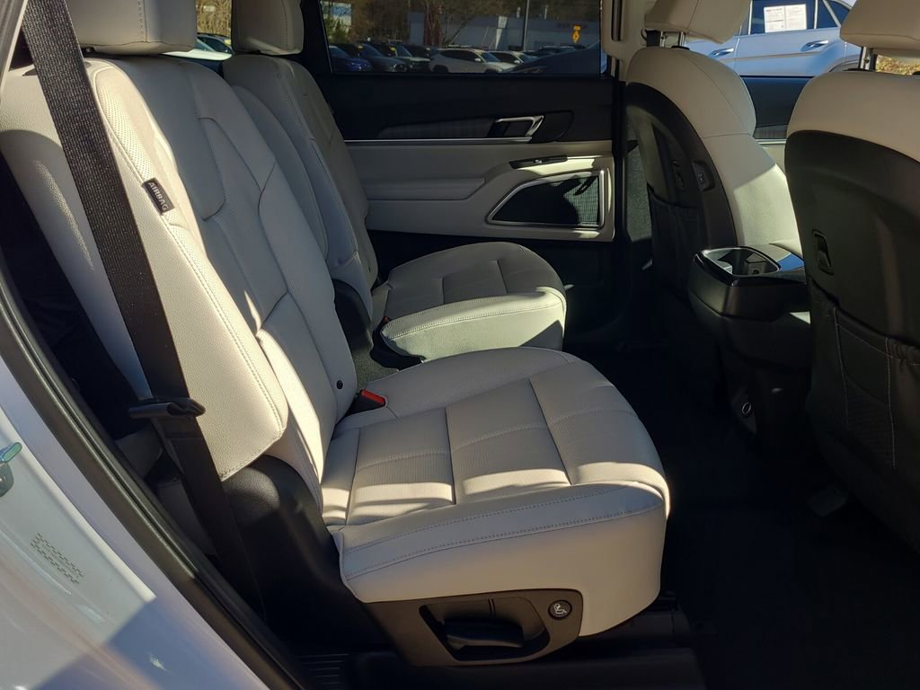 Used 2024 Kia Telluride EX w/ EX Captain's Chair Package image 19