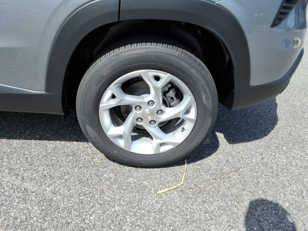 New 2026 Chevrolet Trax LS w/ LS Convenience Package FWD image 11