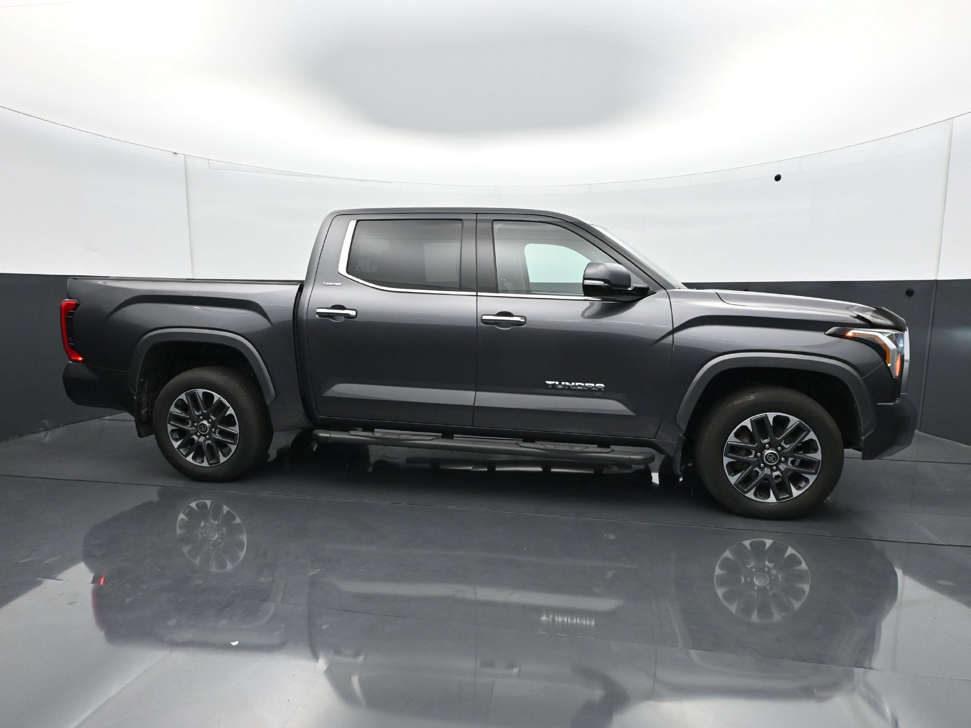 Used 2022 Toyota Tundra Limited AWD/4WD image 8