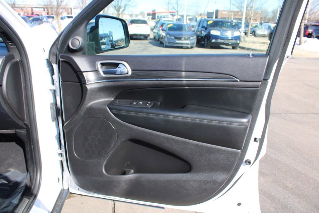 Used 2019 Jeep Grand Cherokee Limited image 22