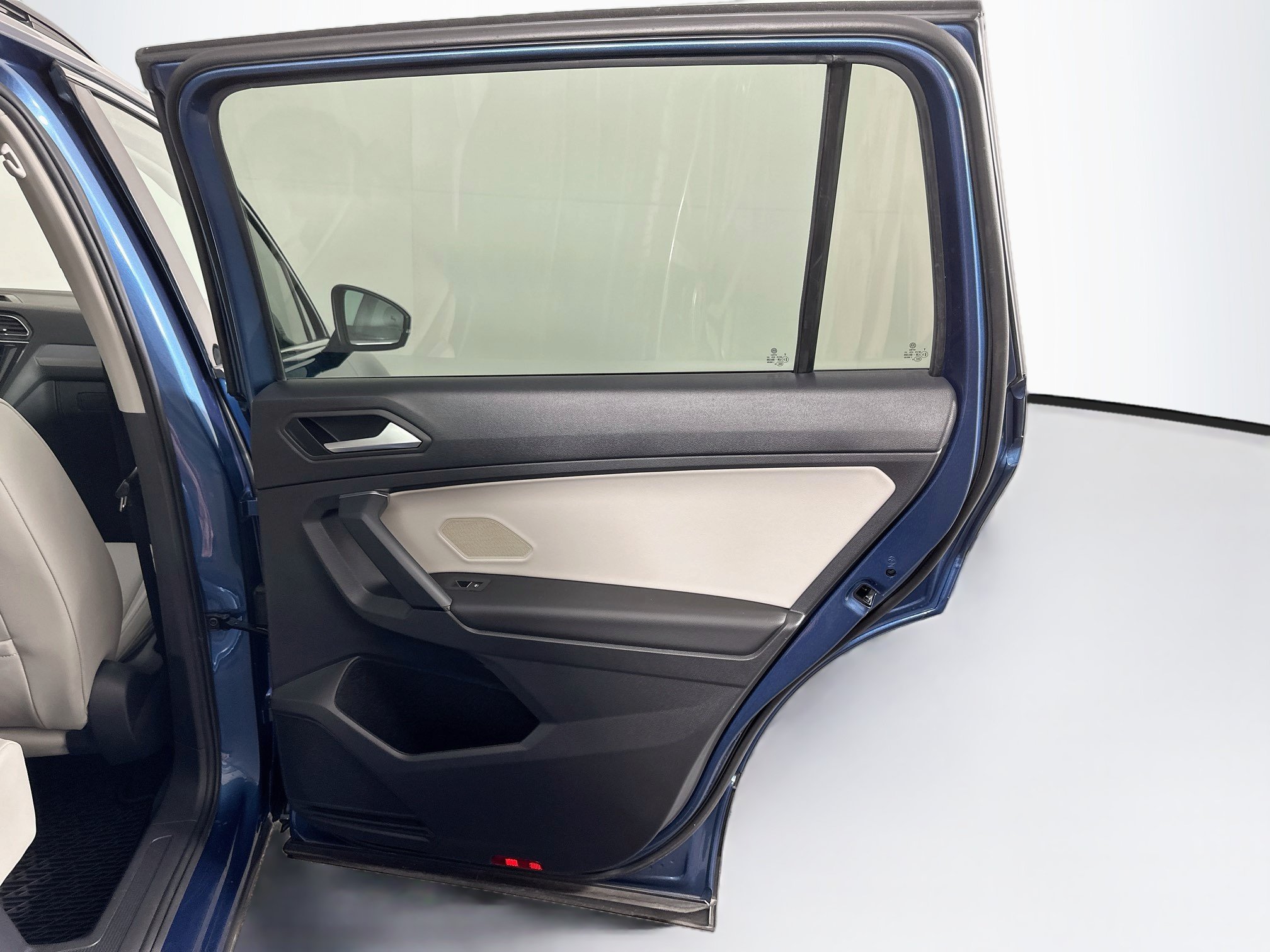 Used 2019 Volkswagen Tiguan SE w/ Panoramic Sunroof Package FWD image 31