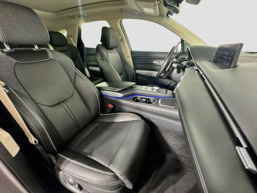 Used 2023 Genesis Electrified GV70 AWD/4WD image 30