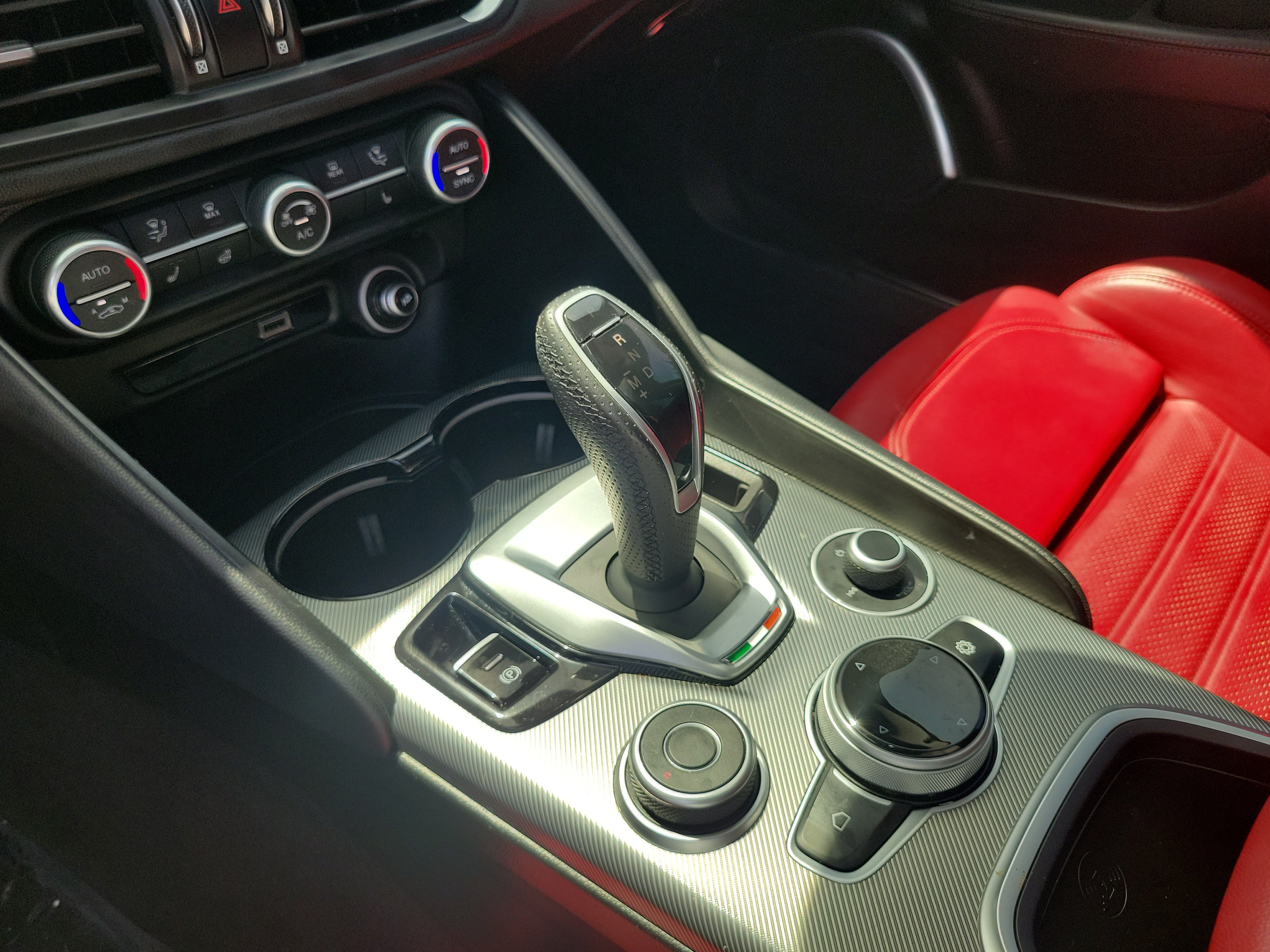 Used 2023 Alfa Romeo Giulia Veloce RWD image 25