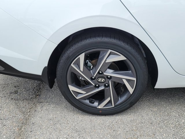 New 2026 Hyundai Elantra Limited FWD image 5