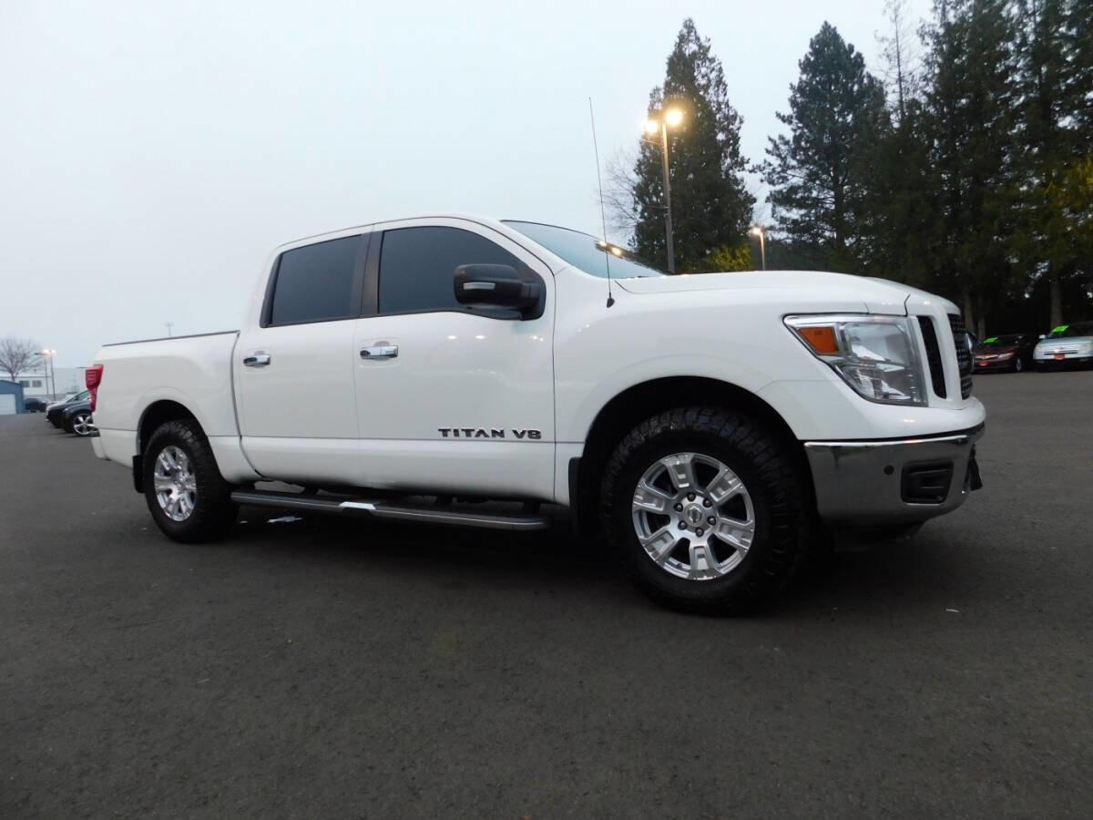 Used 2019 Nissan Titan SV w/ SV Convenience Package image 1