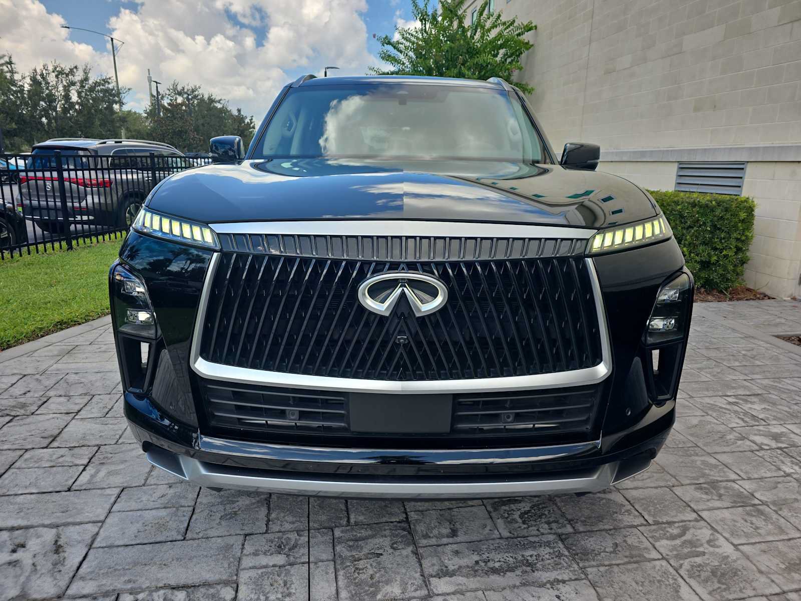Certified 2025 INFINITI QX80 Pure RWD image 2