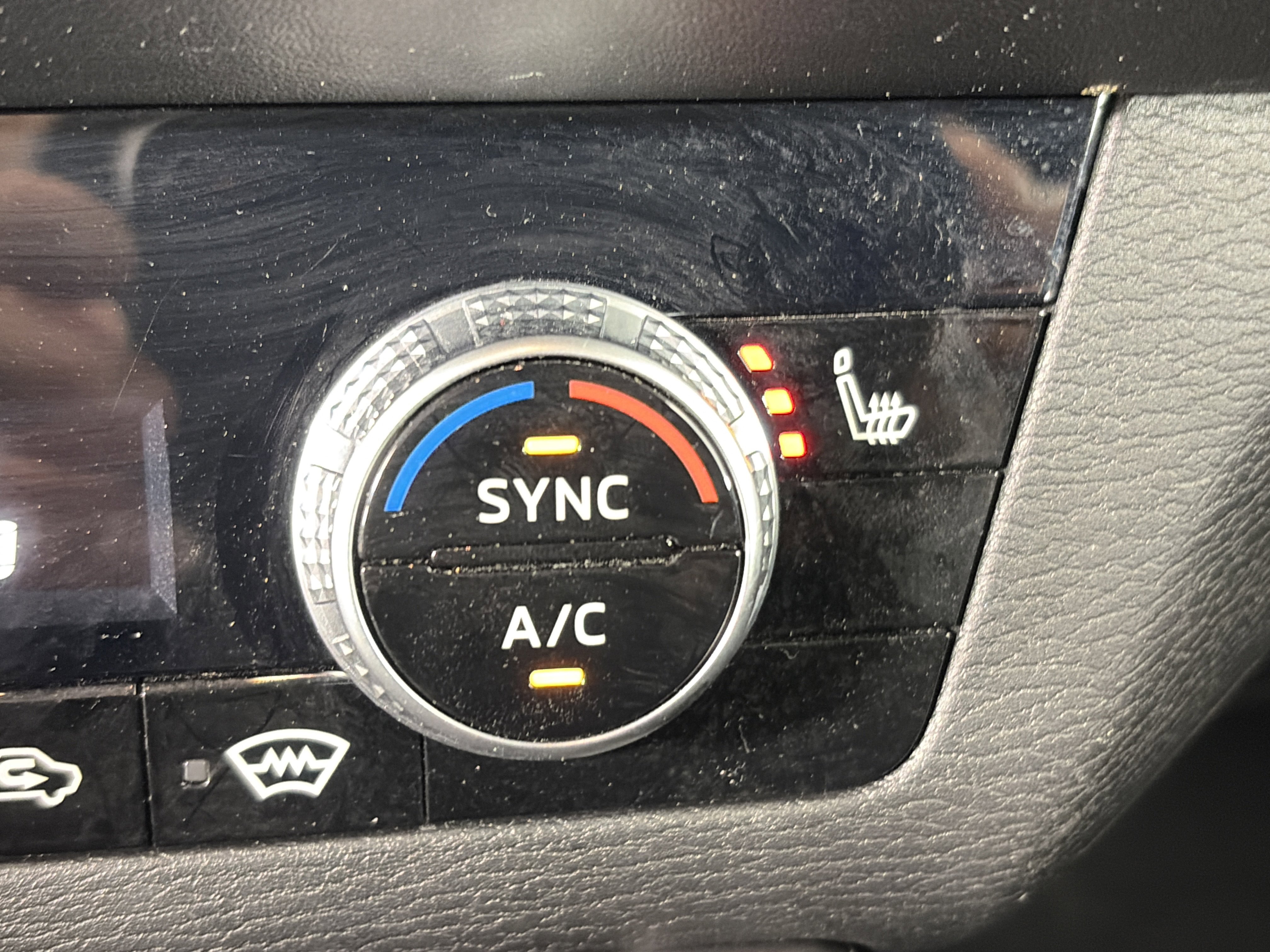 Used 2025 Mitsubishi Outlander SE AWD/4WD image 27