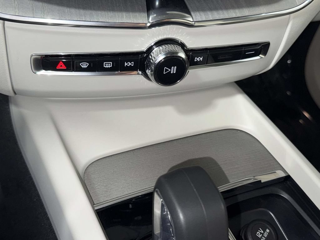 Used 2025 Volvo XC60 T8 Plus w/ Protection Package Premier AWD/4WD image 25