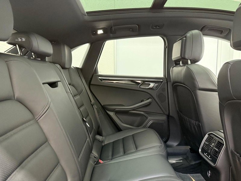 Certified 2025 Porsche Macan Turbo image 12
