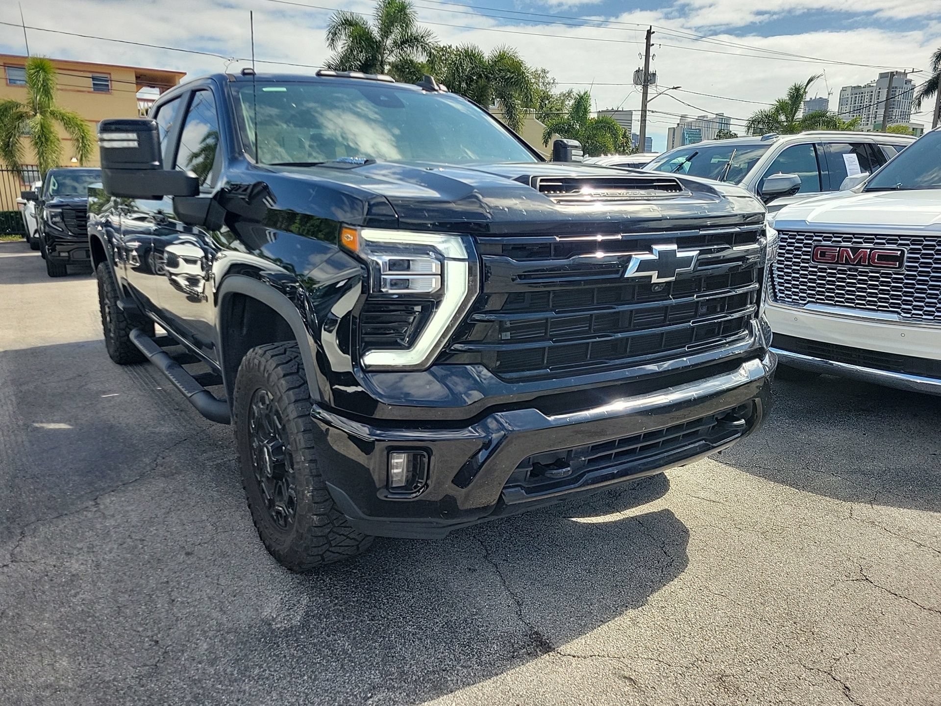 Used 2024 Chevrolet Silverado 2500 LT w/ Midnight Edition AWD/4WD image 4