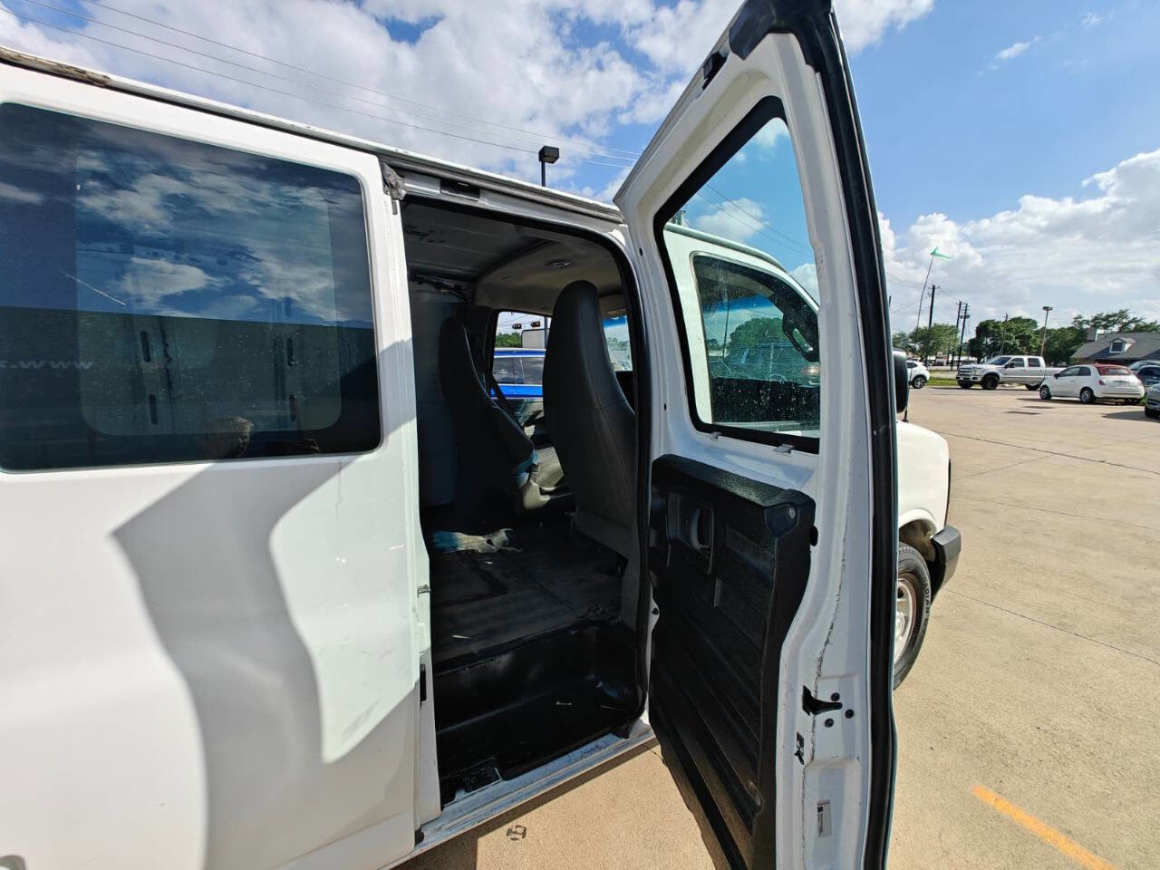 Used 2017 Chevrolet Express 2500 RWD image 14