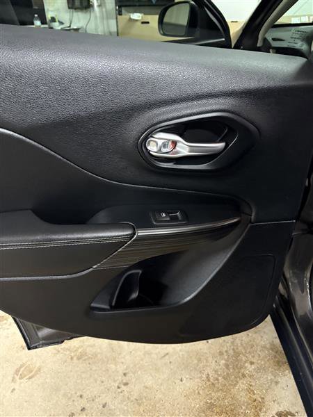 Used 2015 Jeep Cherokee Limited w/ Trailer Tow Group image 15