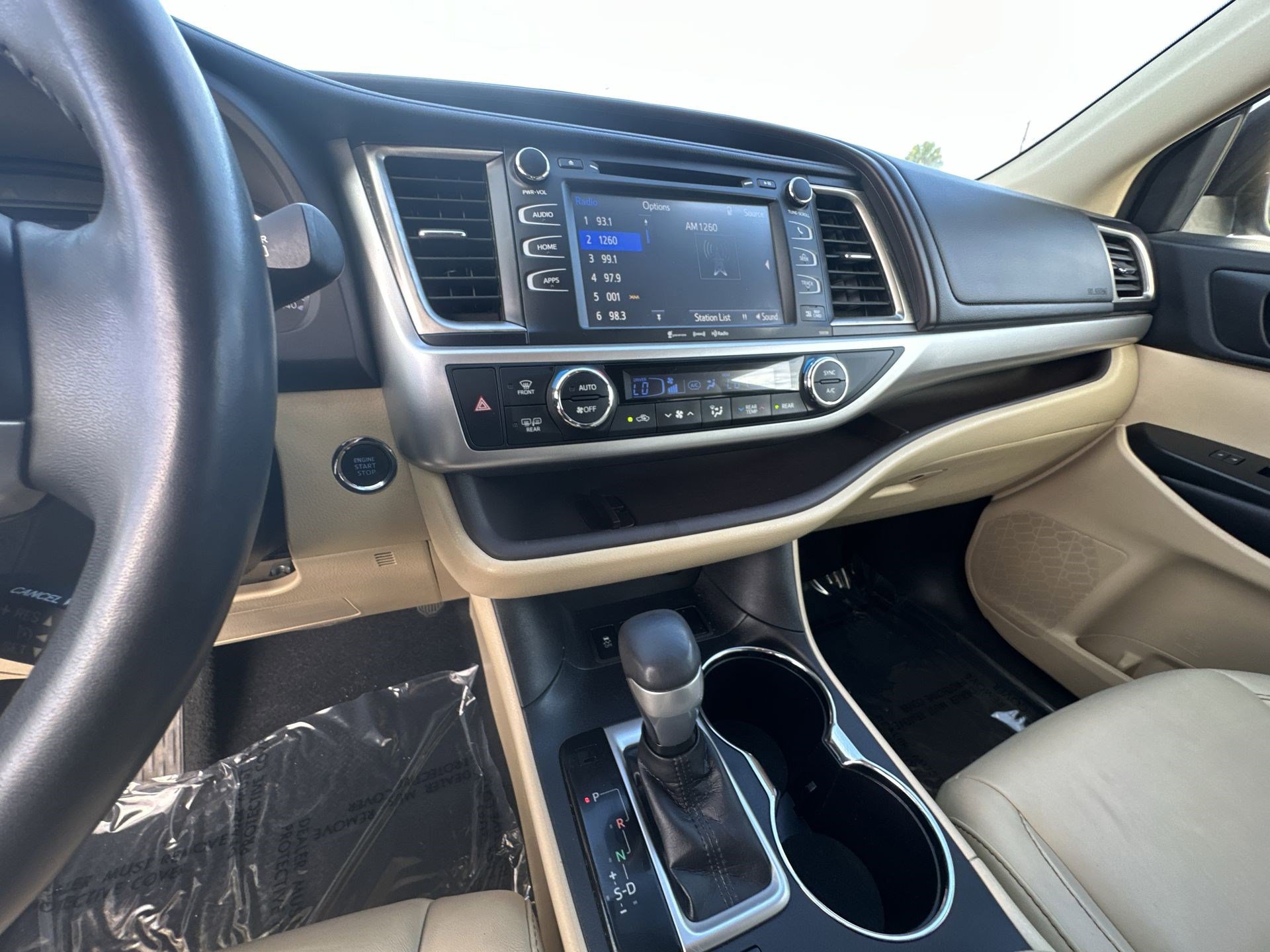 Used 2016 Toyota Highlander XLE image 24