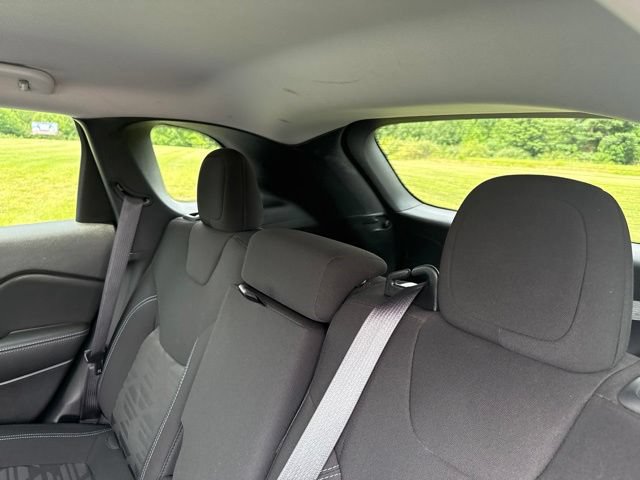Used 2022 Jeep Cherokee Latitude AWD/4WD image 32