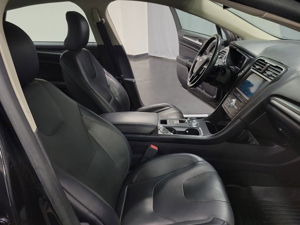 Used 2018 Ford Fusion Titanium image 22