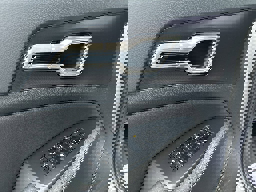 New 2026 Kia Sportage EX image 18