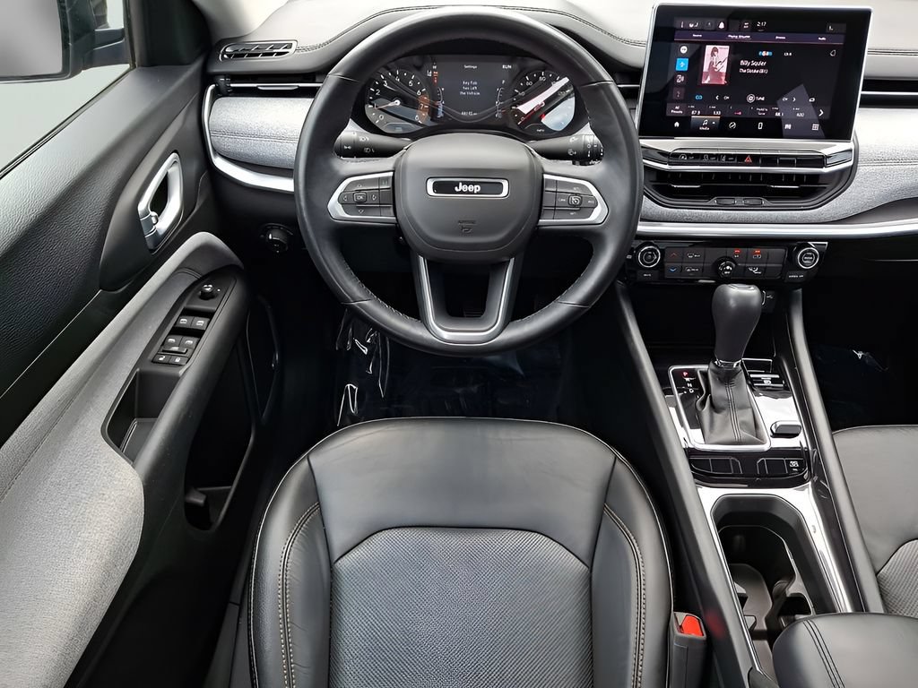 Used 2022 Jeep Compass Latitude w/ Sun and Sound Group AWD/4WD image 12