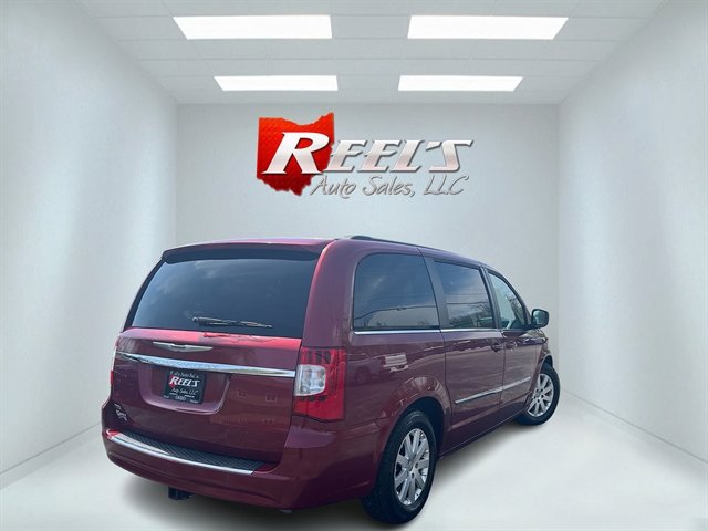 Used 2014 Chrysler Town & Country Touring FWD image 7