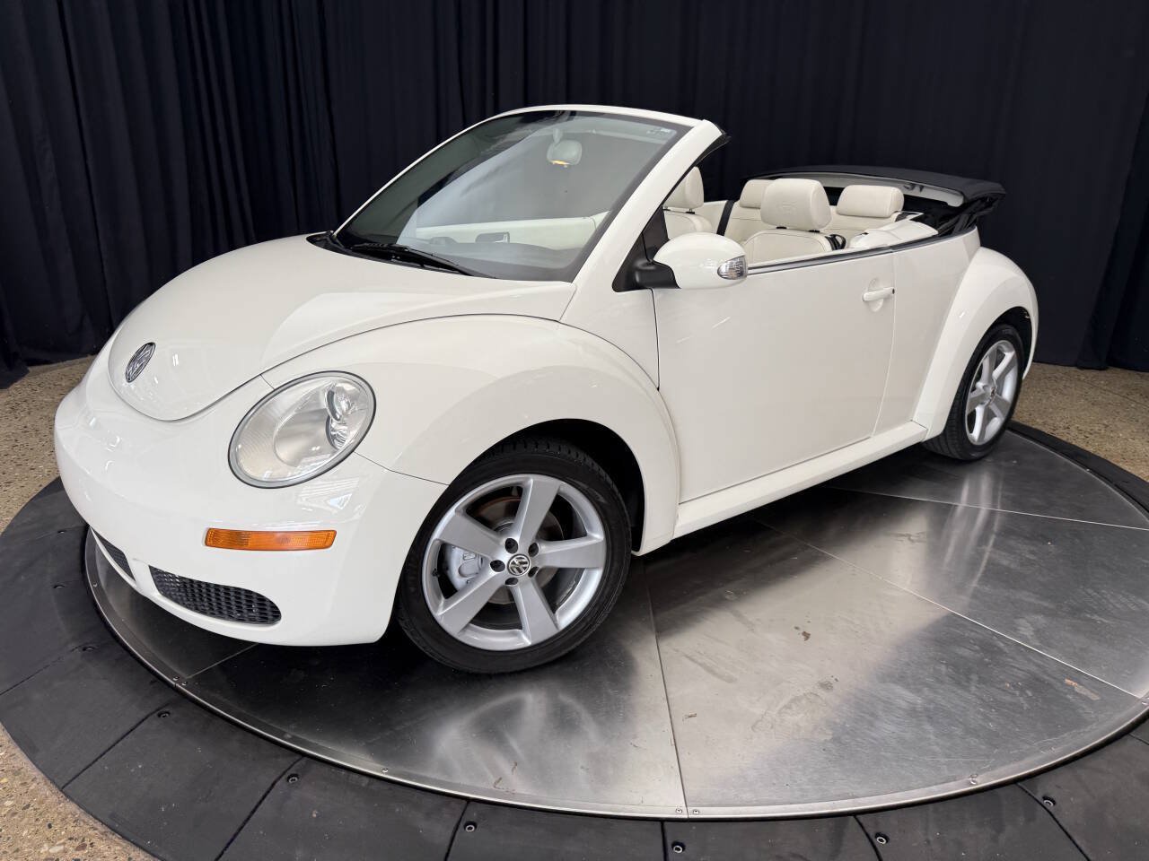 Used 2007 Volkswagen Beetle Triple White Edition FWD image 2