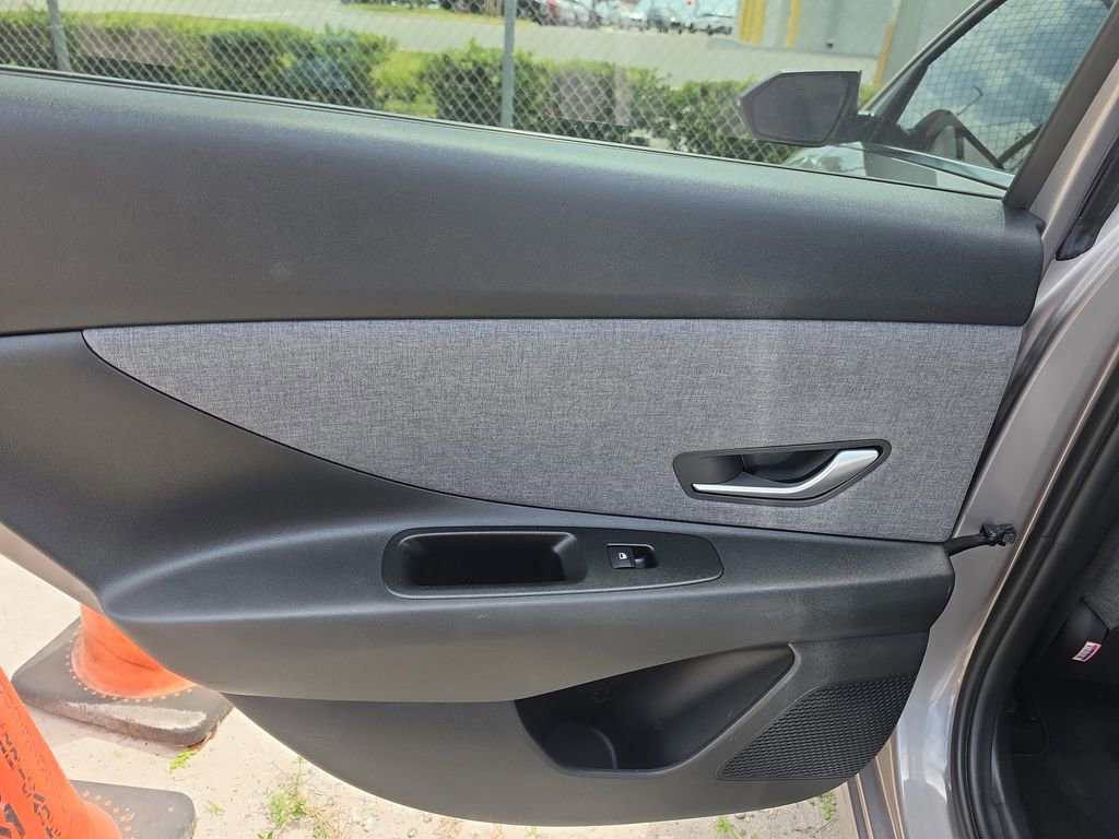 Used 2023 Hyundai Elantra Limited FWD image 13