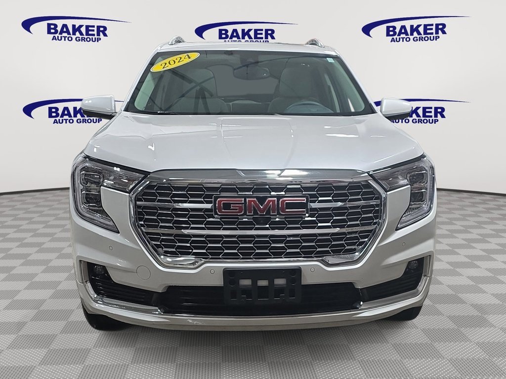 Used 2024 GMC Terrain Denali w/ Denali Premium Package image 2