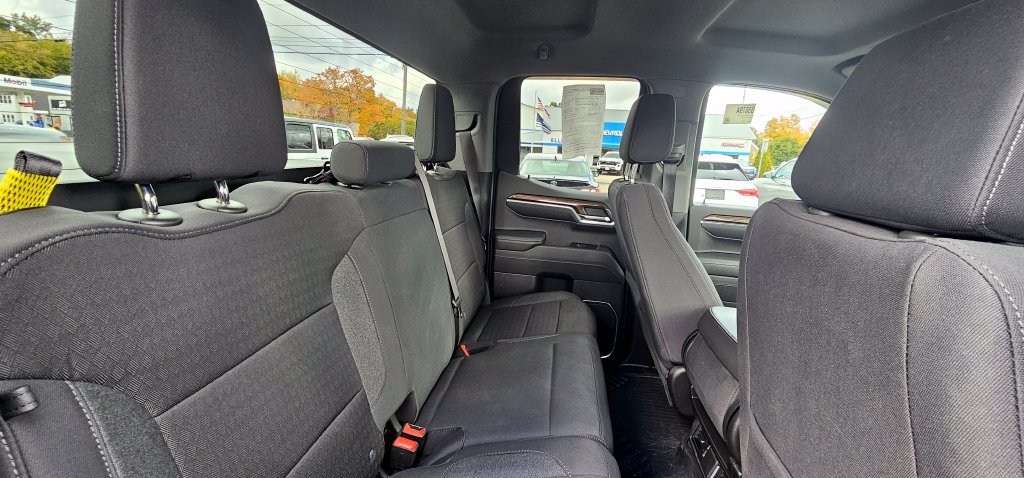 Used 2023 Chevrolet Silverado 1500 LT AWD/4WD image 20