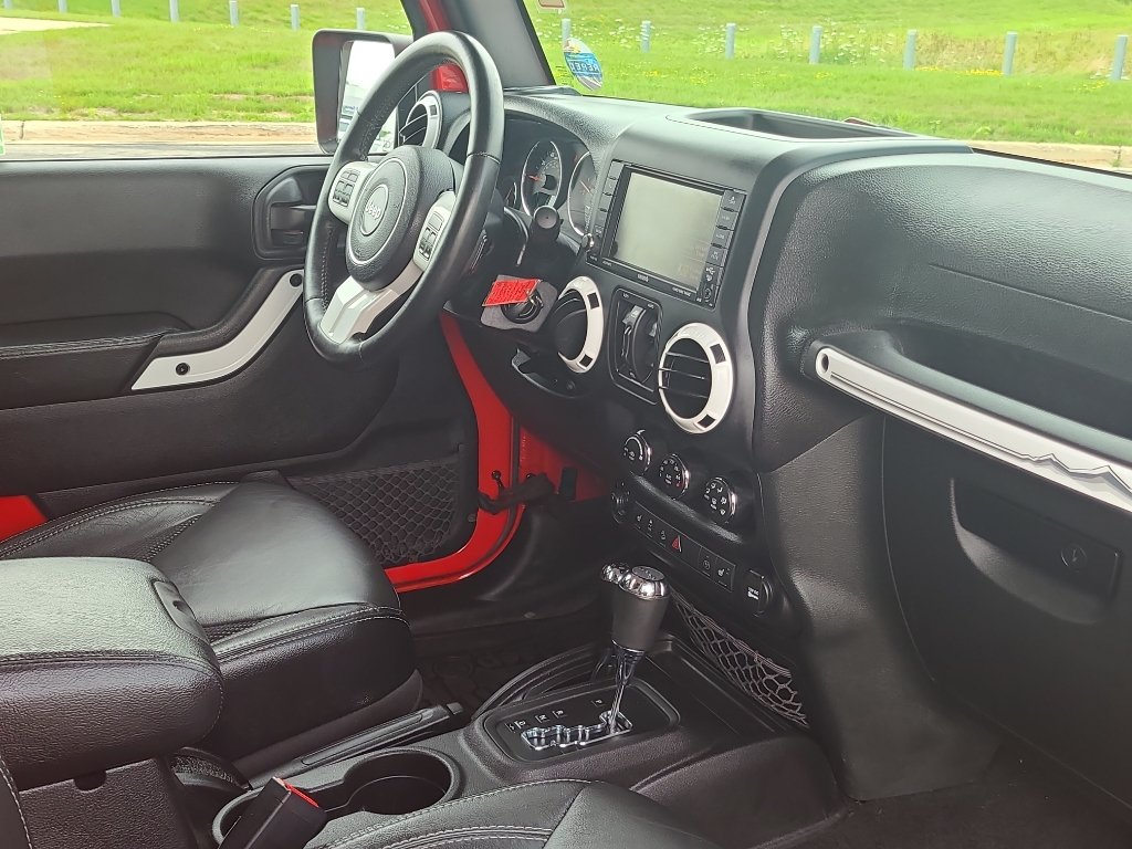 Used 2015 Jeep Wrangler Unlimited Sahara AWD/4WD image 24