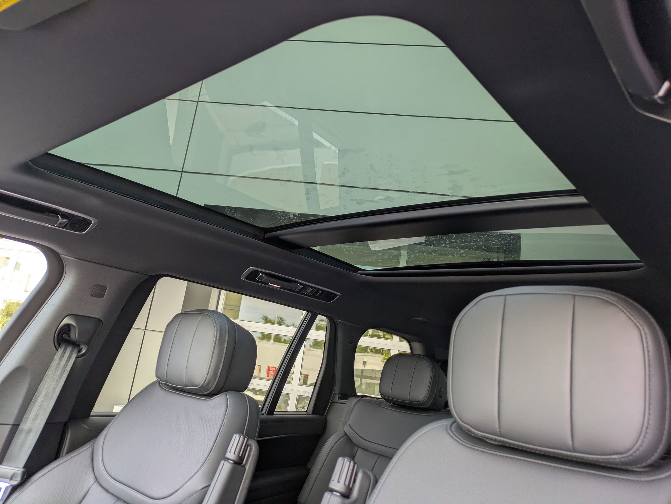 New 2025 Land Rover Range Rover Long Wheelbase SE image 14