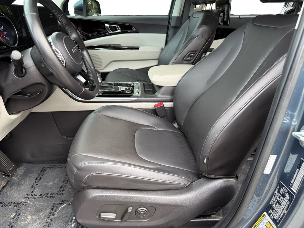 Certified 2022 Kia Carnival SX FWD image 16