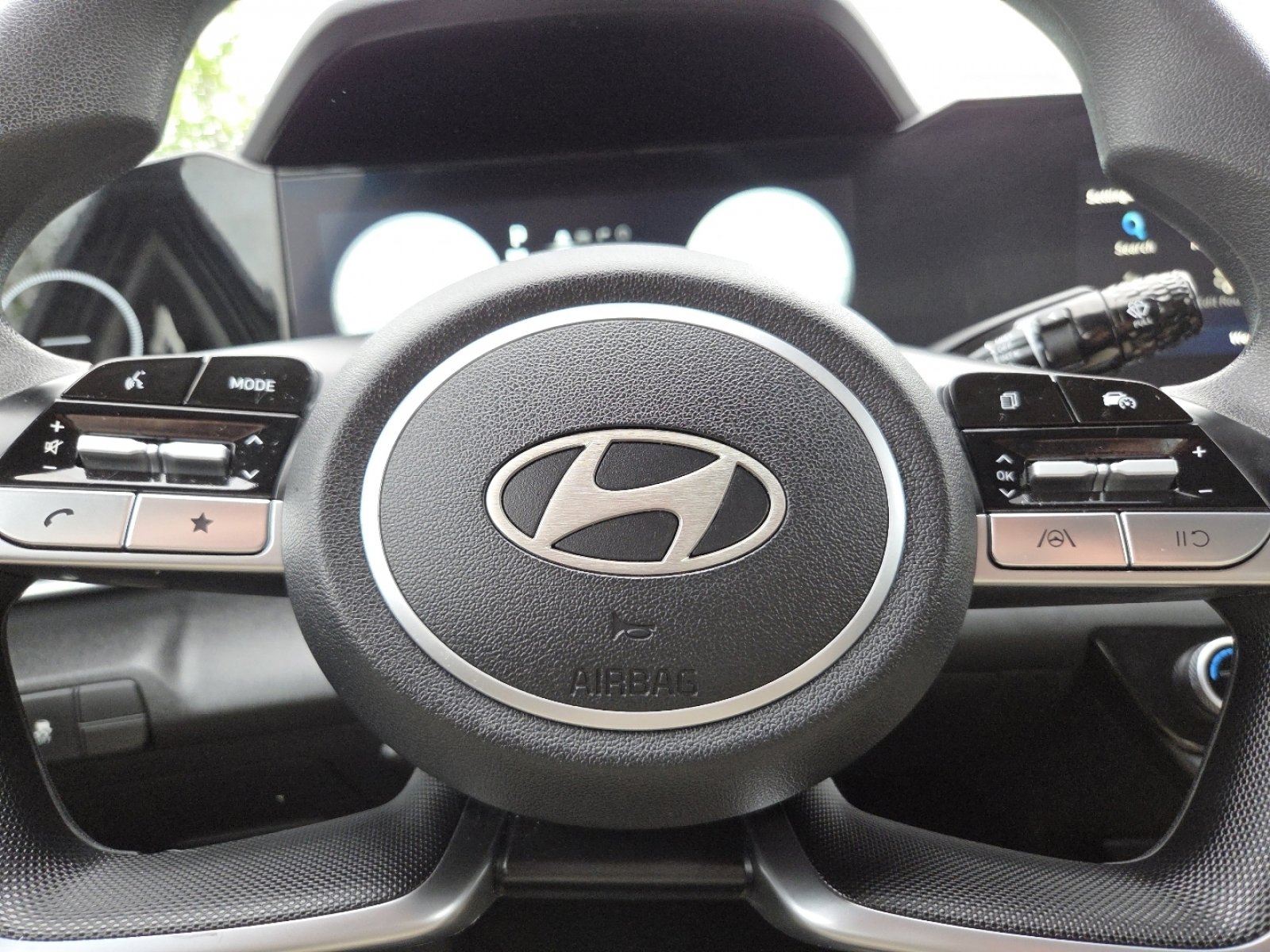 Used 2024 Hyundai Elantra SEL FWD image 29
