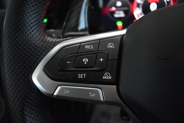 Used 2025 Volkswagen GTI SE FWD image 19